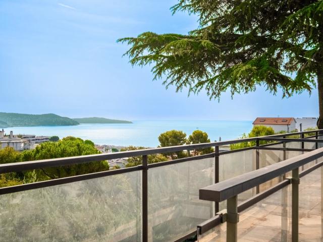 Maison 10 pièces 593 m²
