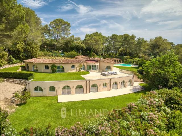 Maison 10 pièces 646 m²