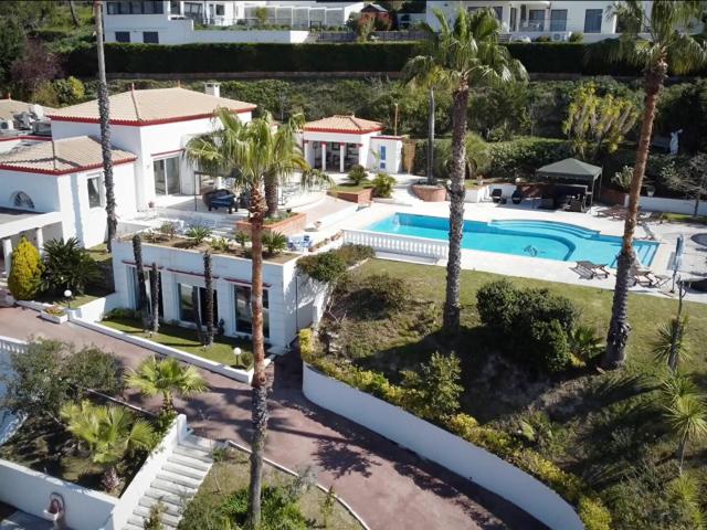 Maison 10 pièces 665 m²