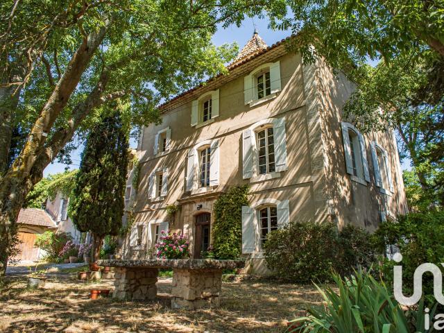 Maison 10 pièces 693 m²
