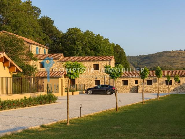Maison 10 pièces 600 m²