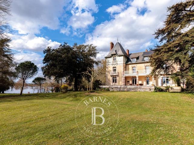 Maison 10 pièces 627 m²
