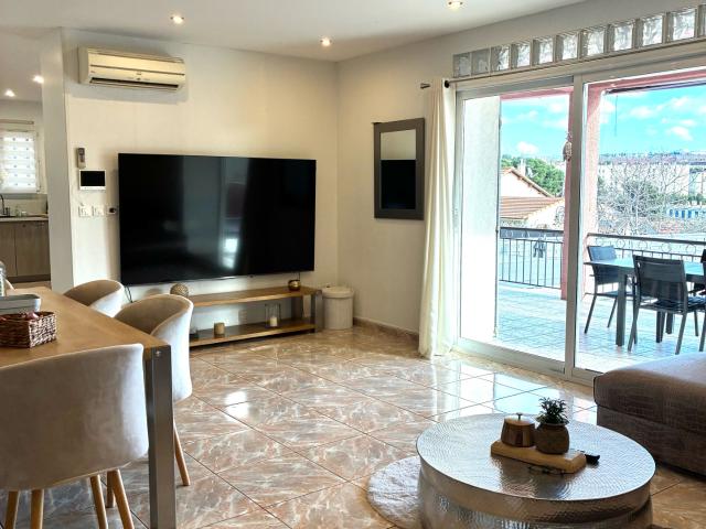 Maison 110m2 T3 + Studio indépendant Piscine Vue dégagée Marseille 13016