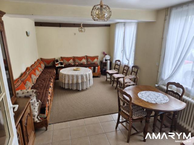 Maison 111 M2 3 chambres plus Studio ou commerce 36 M2