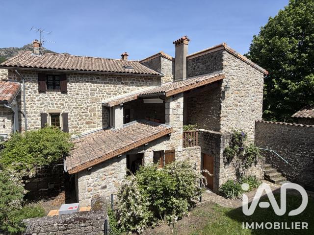 Maison 11 pièces 145 m²