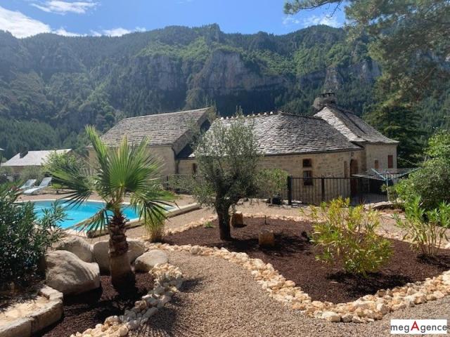Maison 11 pièces 460 m²