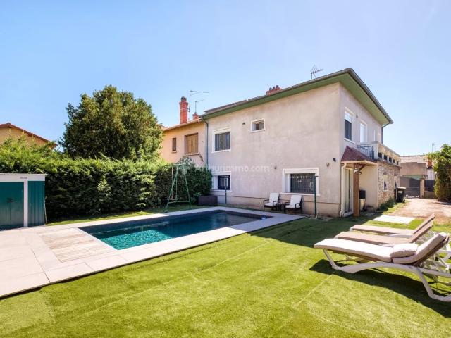 Maison 11 pièces 185 m²