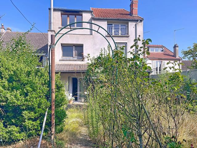 Maison 11 pièces 196 m²