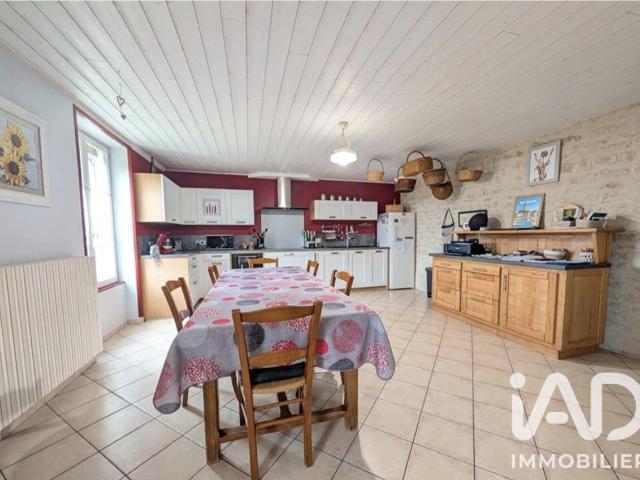 Maison 11 pièces 243 m²