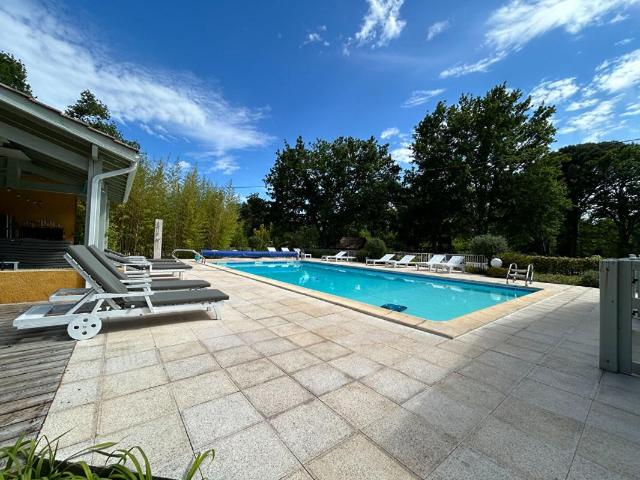 Maison 11 pièces 240 m²