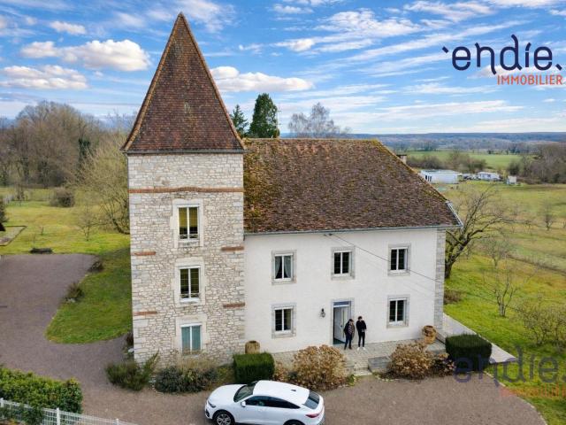 Maison 11 pièces 240 m²