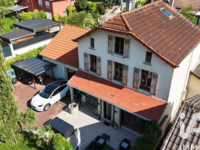 Maison 11 pièces 240 m²