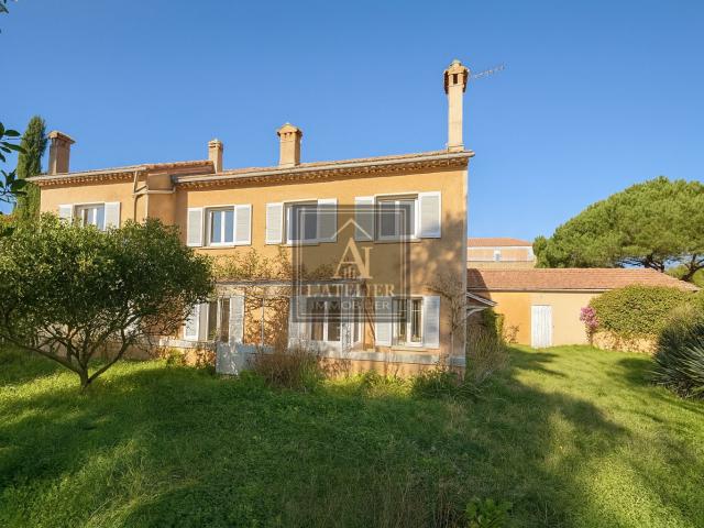 Maison 11 pièces 241 m²