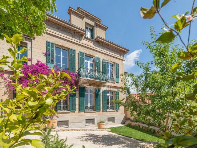 Maison 11 pièces 242 m²