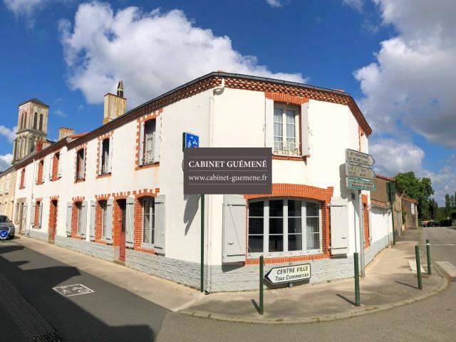 Maison 11 pièces 242 m²
