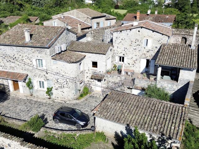 Maison 11 pièces 242 m²