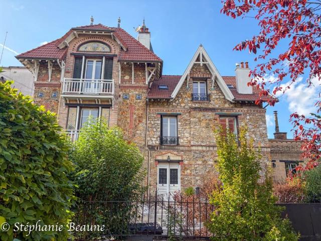 Maison 11 pièces 242 m²