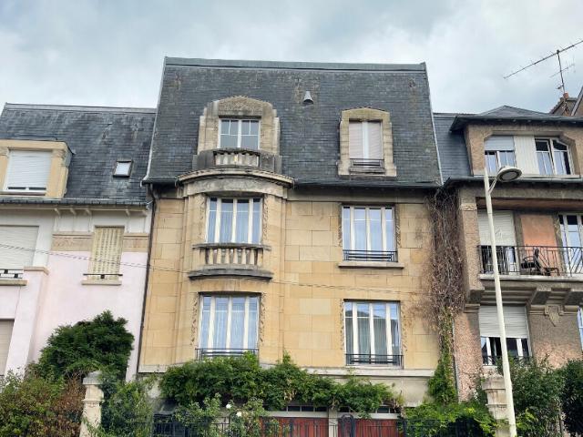 Maison 11 pièces 244 m²
