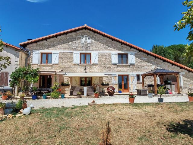 Maison 11 pièces 245 m²