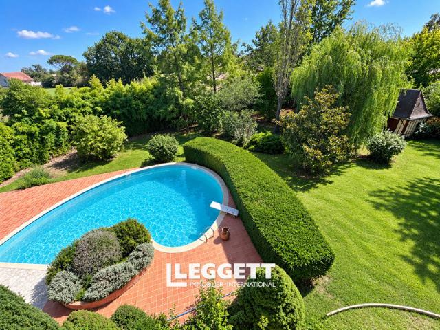 Maison 11 pièces 245 m²