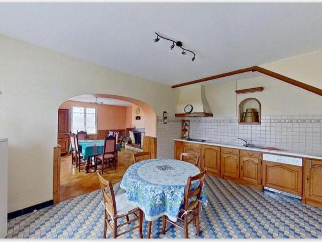 Maison 11 pièces 216 m²