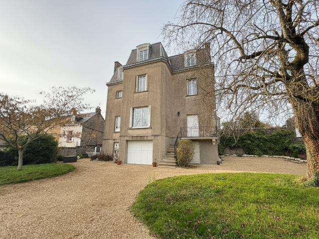 Maison 11 pièces 250 m²