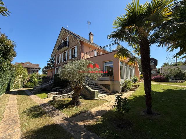 Maison 11 pièces 250 m²