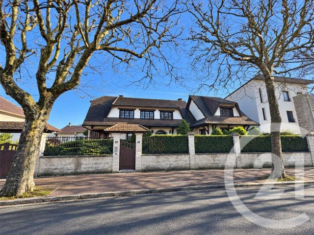 Maison 11 pièces 250 m²