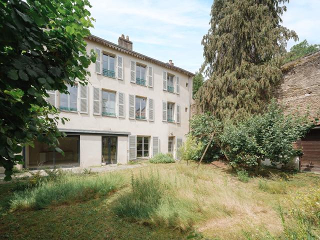 Maison 11 pièces 251 m²