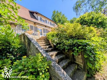 Maison 11 pièces 251 m²