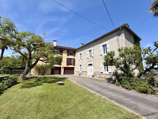 Maison 11 pièces 252 m²