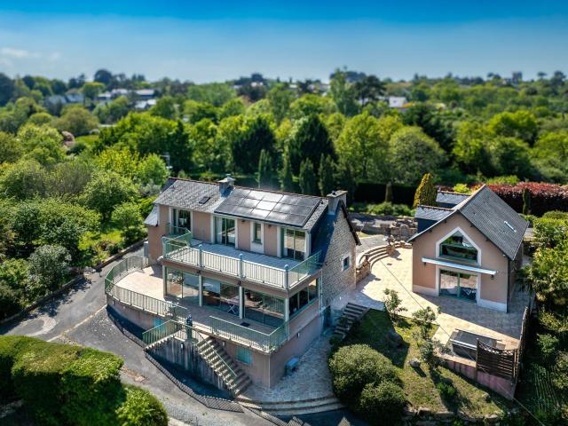 Maison 11 pièces 254 m²