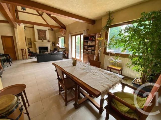 Maison 11 pièces 256 m²