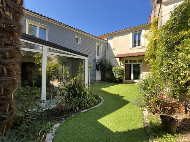 Maison 11 pièces 256 m²