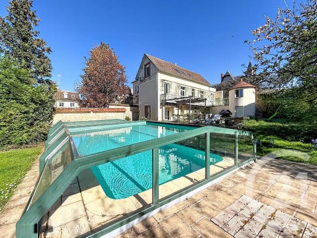 Maison 11 pièces 258 m²