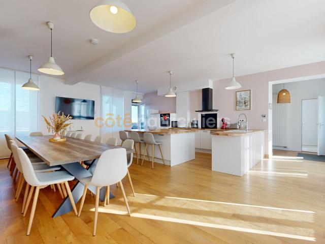 Maison 11 pièces 259 m²