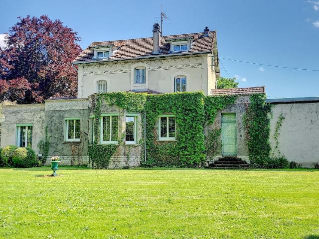 Maison 11 pièces 263 m²