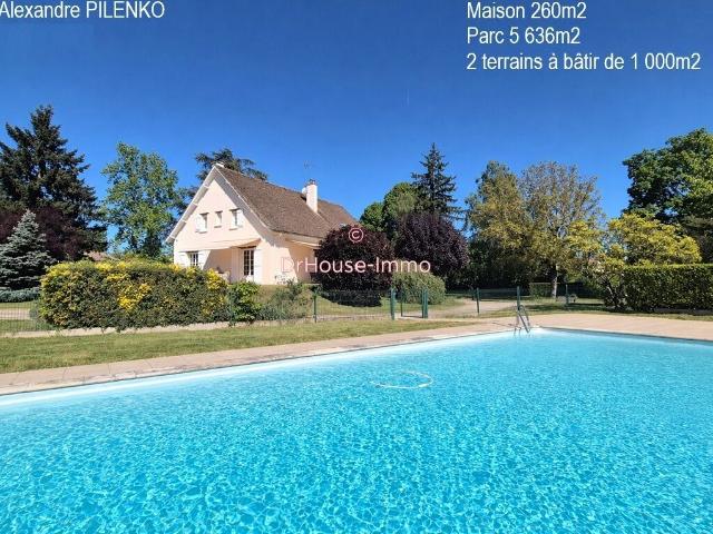 Maison 11 pièces 260 m²
