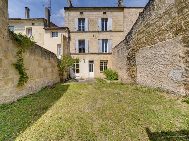 Maison 11 pièces 260 m²