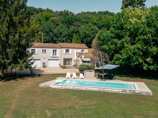 Maison 11 pièces 262 m²