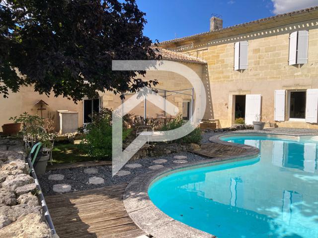 Maison 11 pièces 264 m²