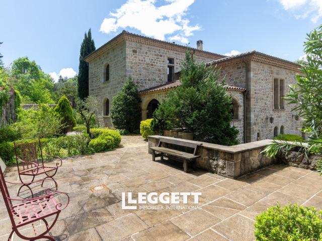 Maison 11 pièces 270 m²