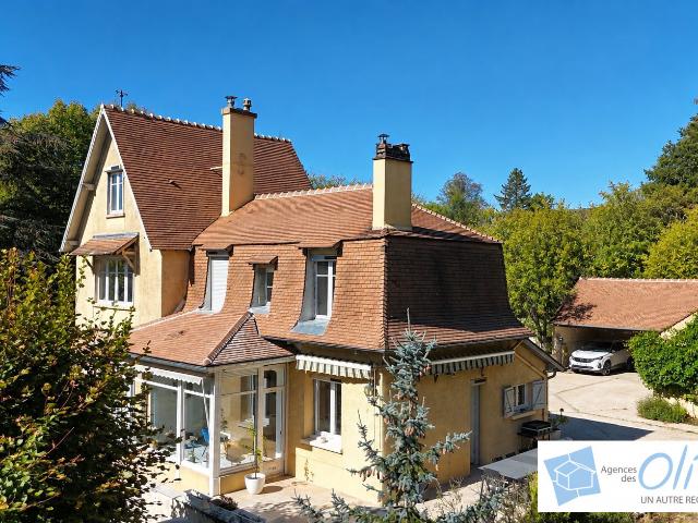 Maison 11 pièces 270 m²