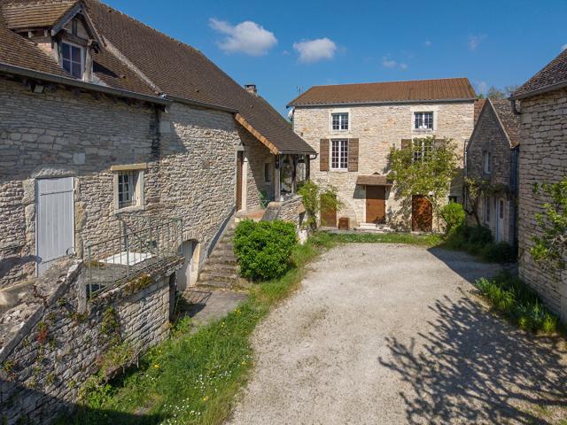 Maison 11 pièces 271 m²