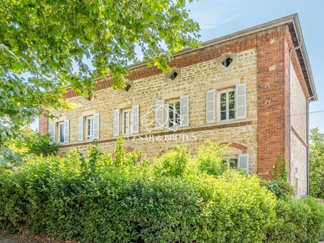 Maison 11 pièces 272 m²