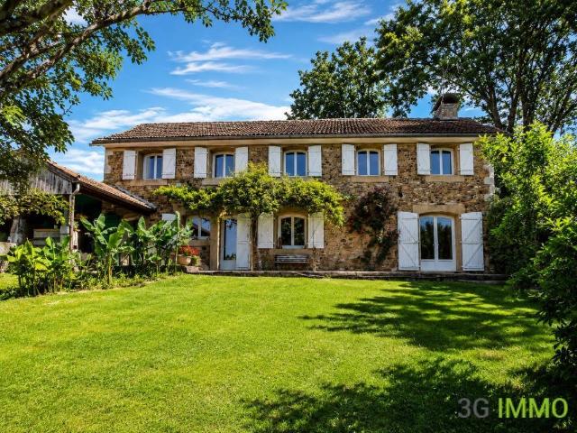 Maison 11 pièces 272 m²