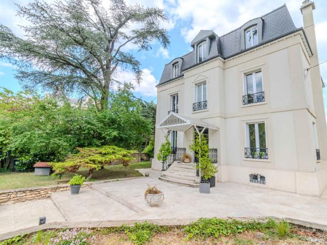 Maison 11 pièces 315 m²