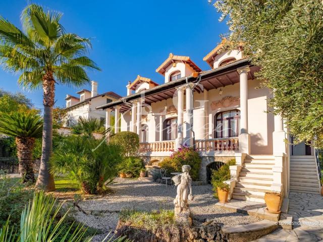Maison 11 pièces 275 m²