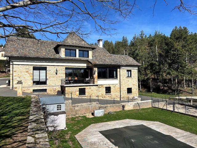 Maison 11 pièces 274 m²
