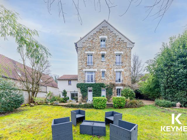 Maison 11 pièces 275 m²